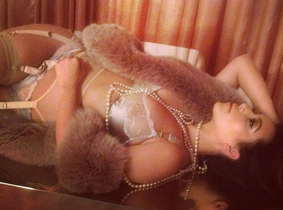 Kim Kardashian, Twit Pic Kim Kardashian, Twit Pic